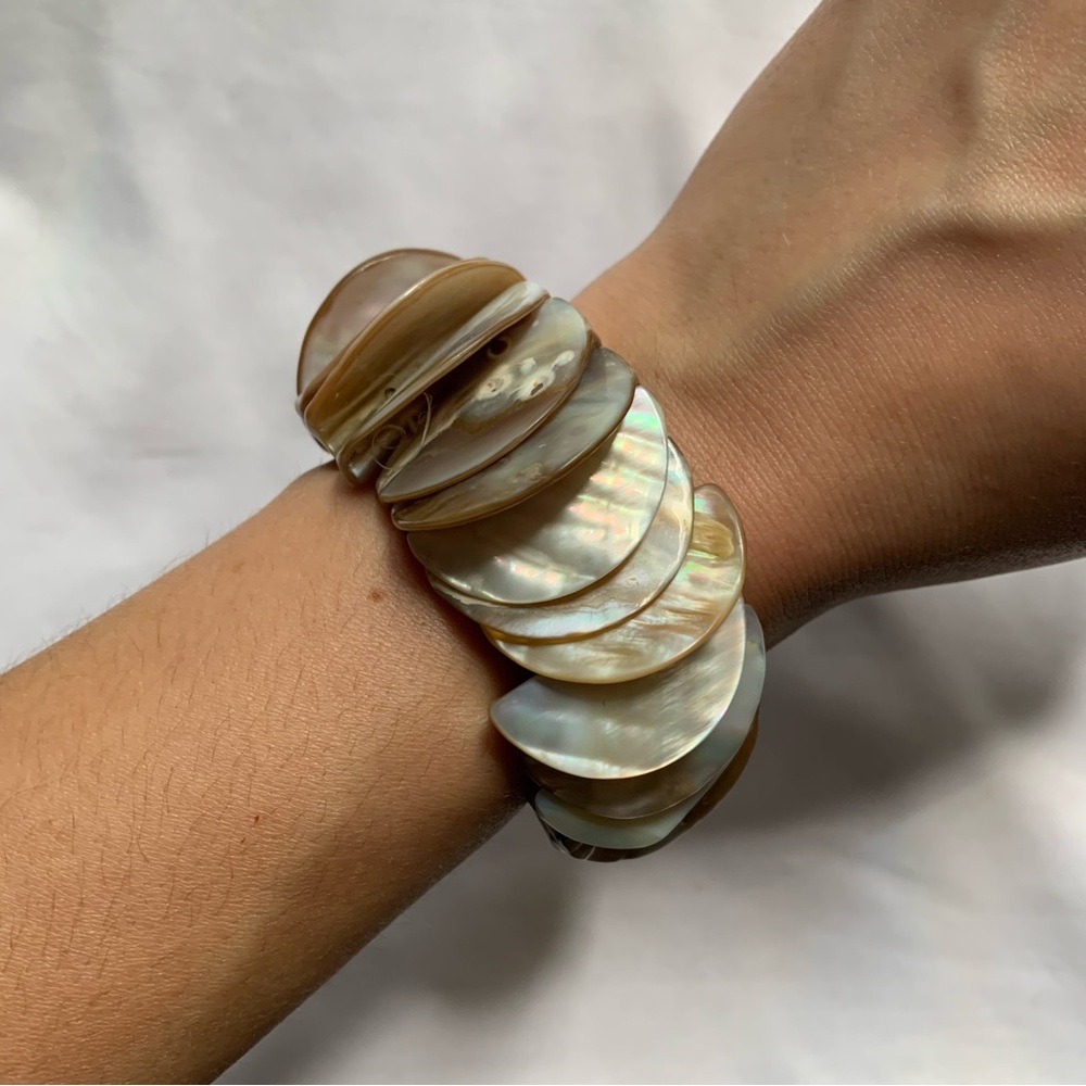 Shell Bracelet - Picture 3 of 3